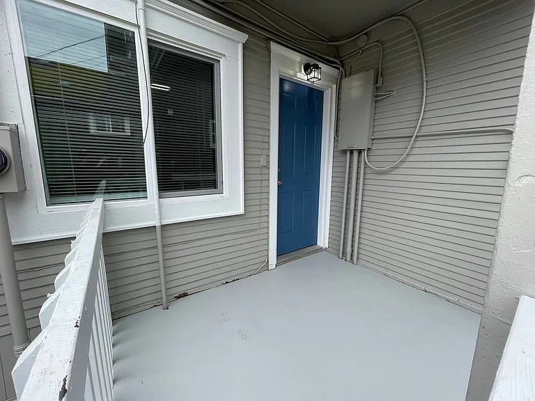 2232 Hoyt Ave- 5 Unit — Photo 19