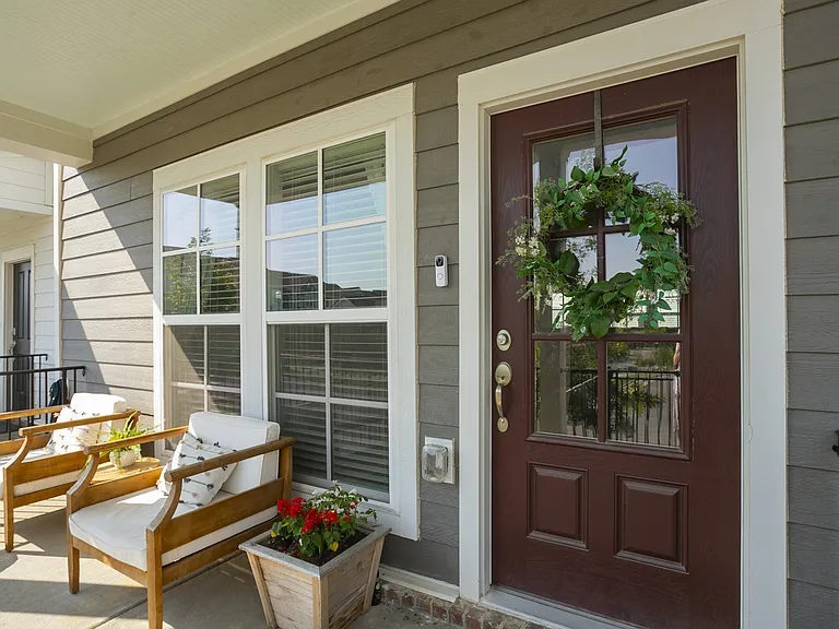 803 Goswell Dr — Photo 4