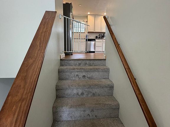 3rd image of 542 Oakdale Rd