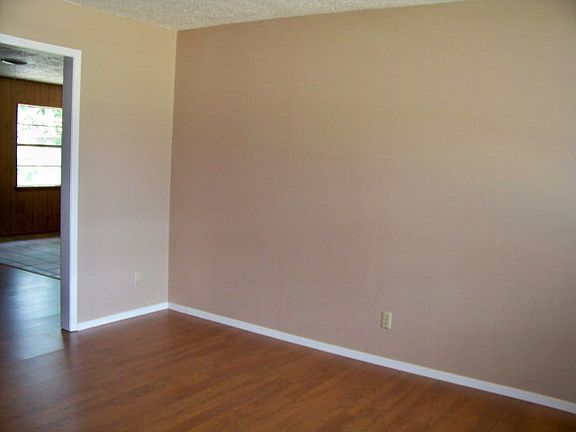 5th image of 809 NW Avenue M Pl