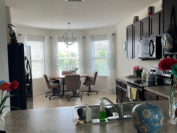 4th image of 3501 Acapulco Cir