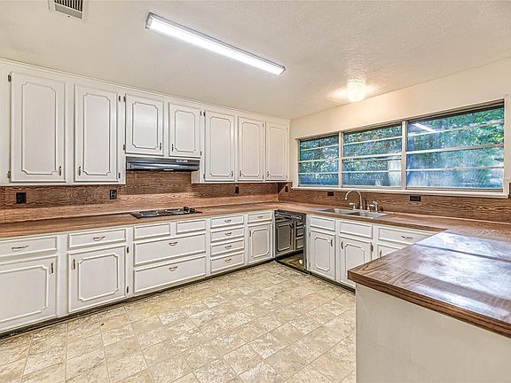 3rd image of 1210 Brinwood Pl