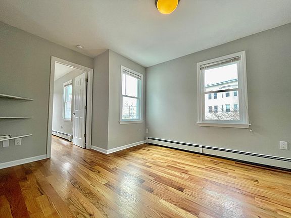 2nd image of 36 Poningo St Floor 2