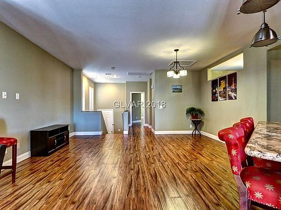 3rd image of 716 Chepstow Ave