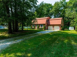2 W Woods Dr, Clinton, CT 06413