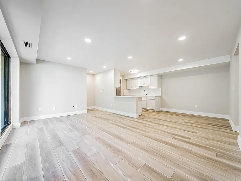 Trenton Place Apartments — Photo 23