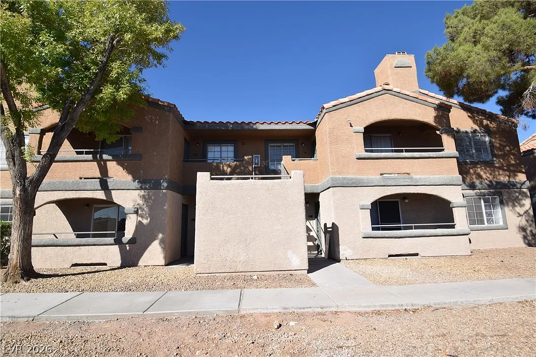 2 bed, 2.0 bath, 876 sqft, $1,300 — Photo 1