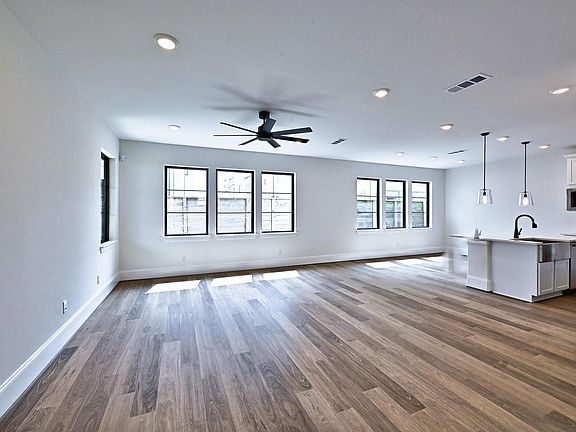 3rd image of 3226 Royal Oaks Hollow Ln