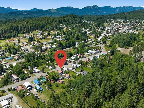 Just minutes from the heart of downtown Roslyn.>