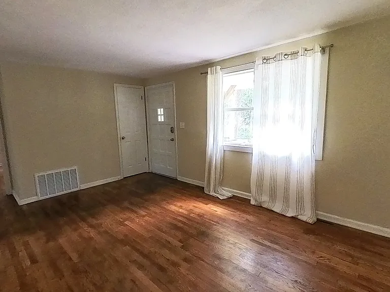 9217 Oak St — Photo 18