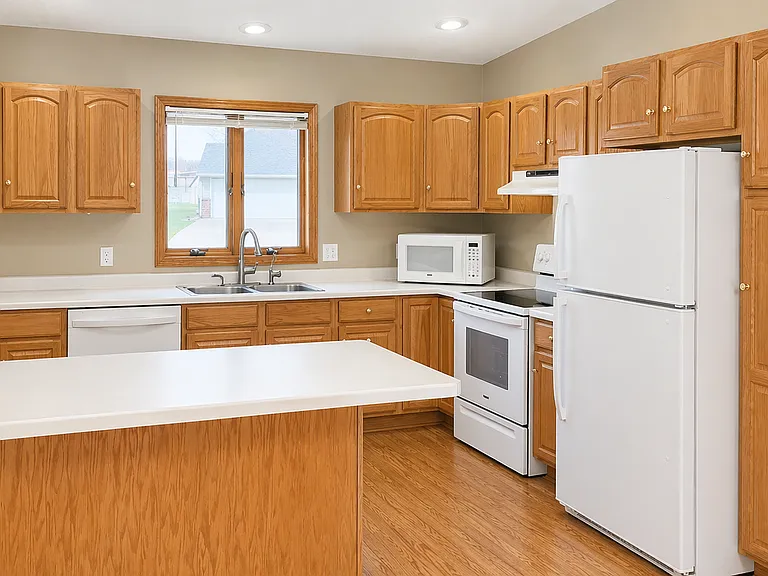 913 Richland Ave SW — Photo 5