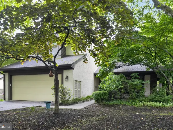 507 Kettlehouse Pond Dr, Chesterbrook, PA 19087