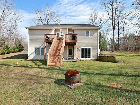 3rd image of 1109 Lakefield Dr