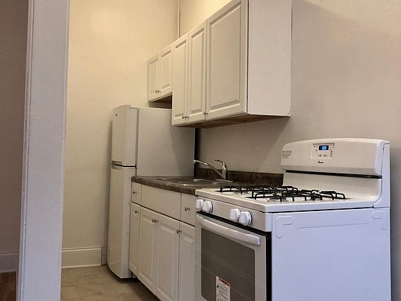 3rd image of 3812 N Pine Grove Ave Fl 1ST