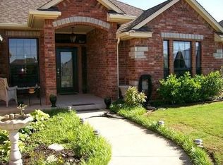 804 W Windmill Ct, Mustang, OK 73064