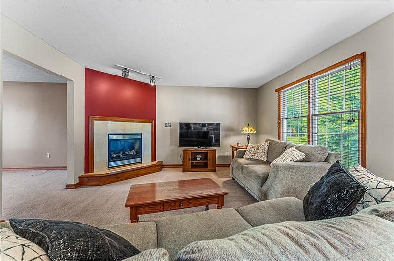 1872 Lori Ln, Hermitage, PA 16148 Zillow