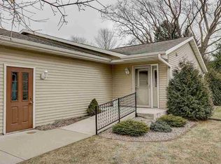 1714 Hillcrest Dr, Baraboo, WI 53913