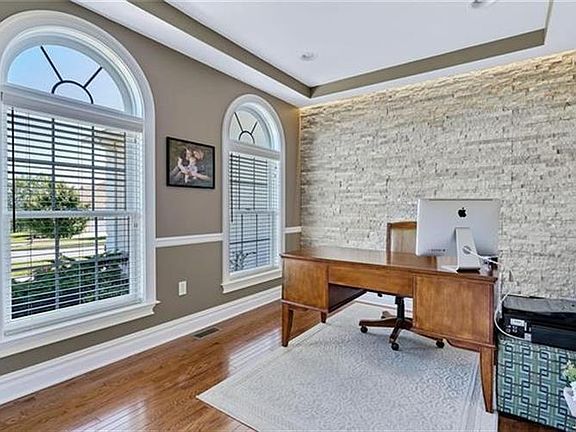 4th image of 31 Deangelis Dr