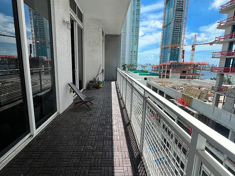 444 NE 30th St #1102 — Photo 3