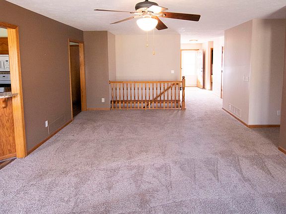 3rd image of 933 E Ridge Dr