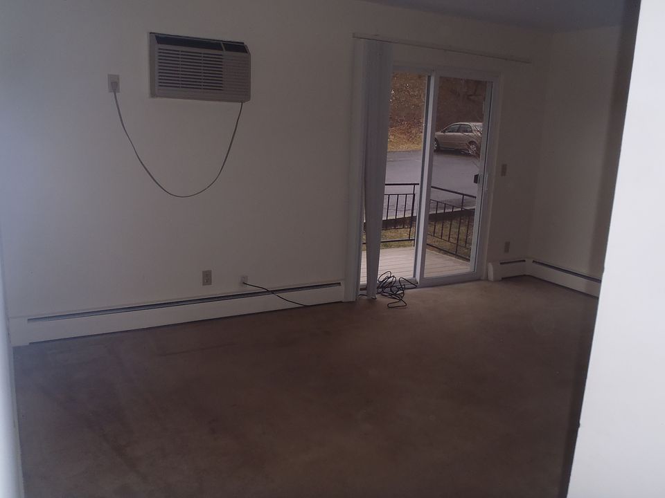 2nd image of 880 Lafayette Ave APT 40