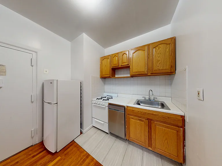 1443 York Ave #4A — Photo 7