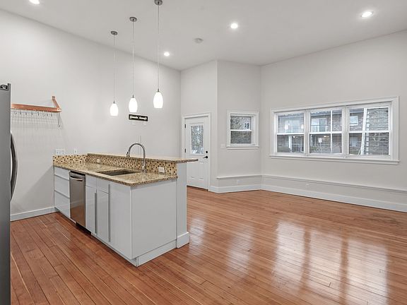 2nd image of 43 Lexington Ave