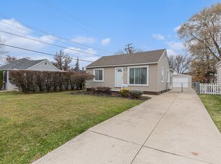 22019 Gordon Rd, Saint Clair Shores, MI 48081