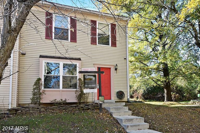 Beautiful End Unit on cul de sac, backs to woods.