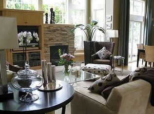 7917 NW Blue Pointe Ln, Portland, OR 97229