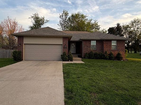 210 Dogwood St