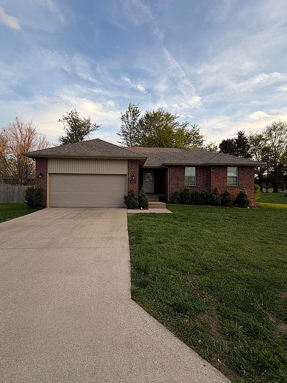 210 Dogwood St - Property Image