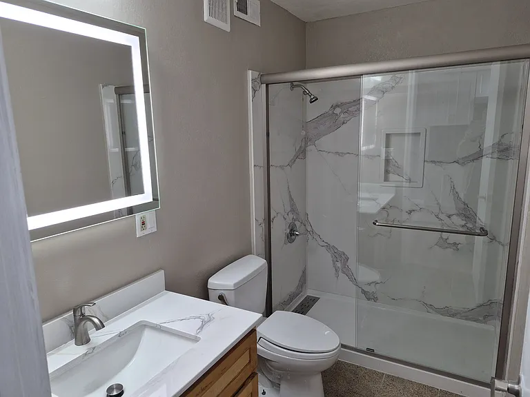 2033 E 20th St — Photo 3
