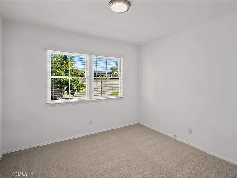 6061 Dundee Dr — Photo 17