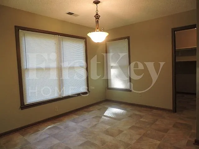2056 Kingsrow Pkwy — Photo 7