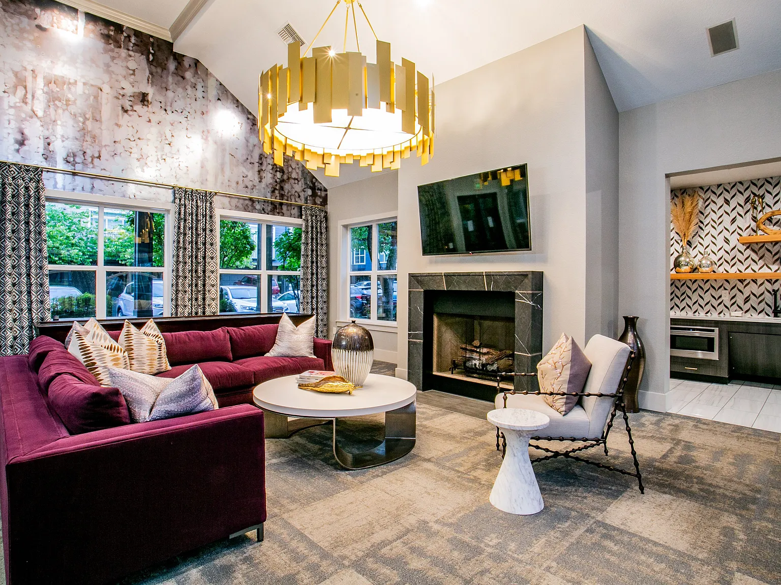 The Colonnade Luxury Townhome Apartments — Photo 3