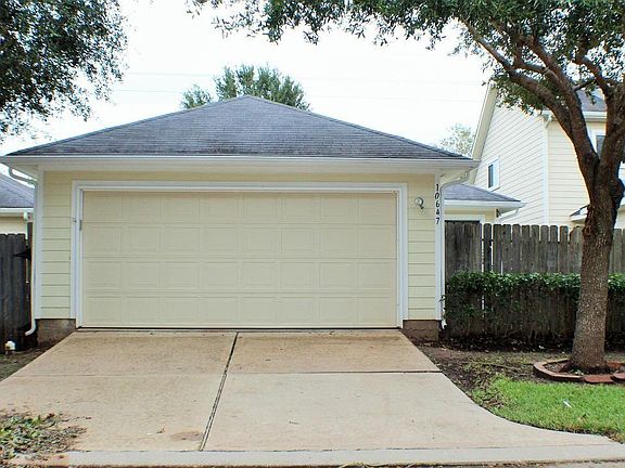 3rd image of 10647 Cobblecreek Way