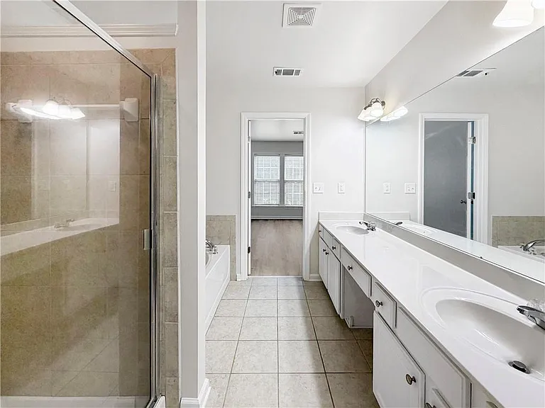 2425 Fairlie Dr — Photo 19
