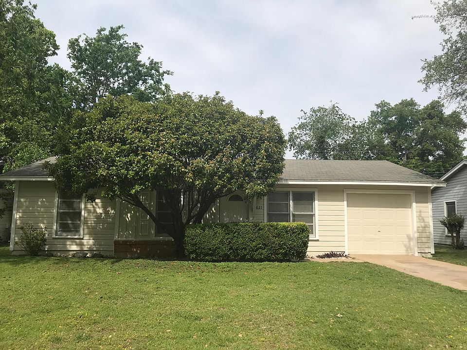 1st image of 621 Livingston Dr