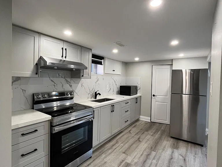 100 Foxridge Dr #BASEMENT — Photo 8