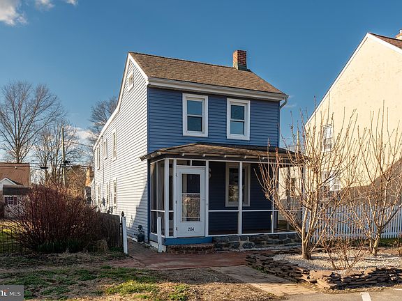 3rd image of 204 Washington St
