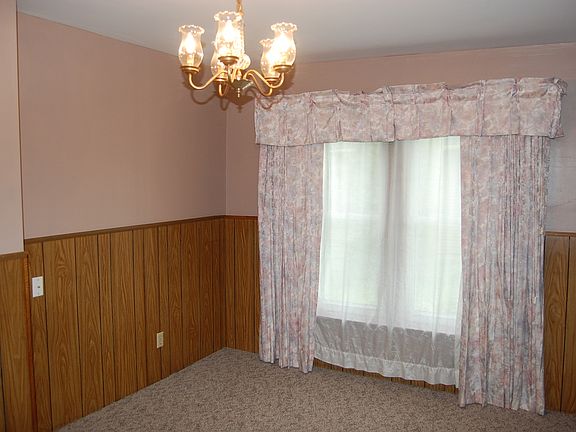 3rd image of 952 McMillan St