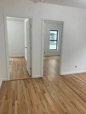 Rented by M.Grossman R.E. Management | media 7