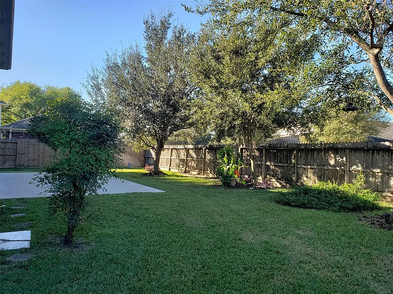 8714 Warrenford Dr — Photo 27