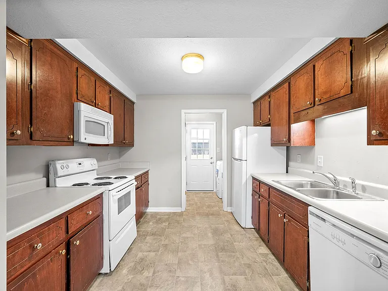 Northeast Dr -3884 — Photo 7