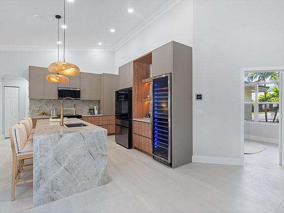 5th image of 1132 NE 3rd Avenue