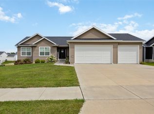 6906 Stone Meadow Dr SW, Cedar Rapids, IA 52404