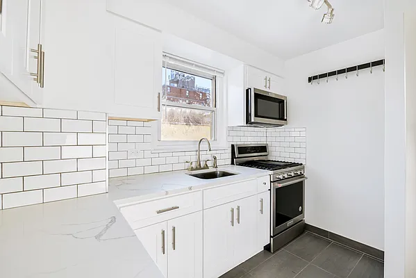 Sold by Compass | media 18