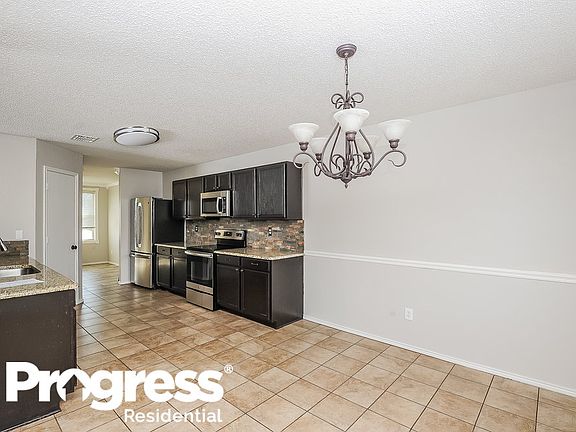 5th image of 131 Queen Annes Dr