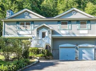 335 E Main St, Centerport, NY 11721